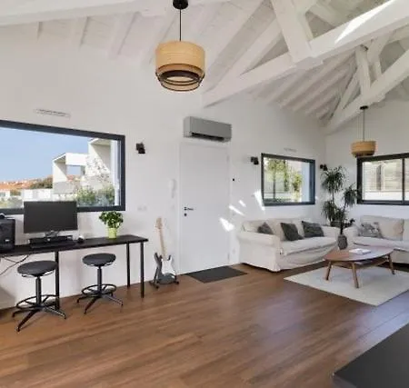 Beautiful New Ocean Facing Villa Anglet