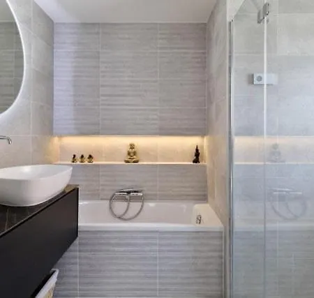 Beautiful New Ocean Facing *