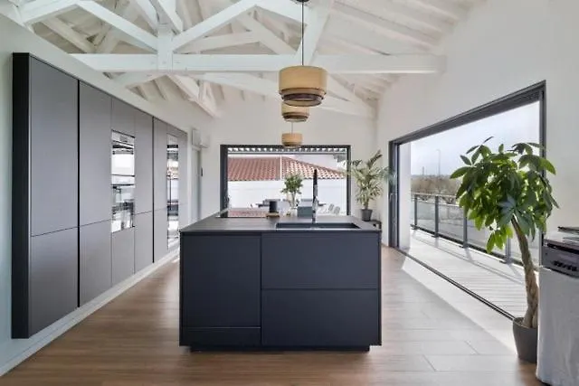 Beautiful New Ocean Facing