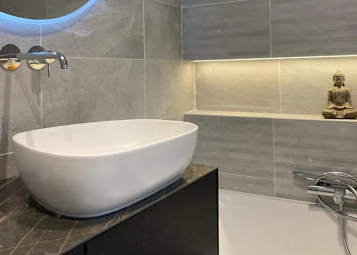 Beautiful New Ocean Facing *