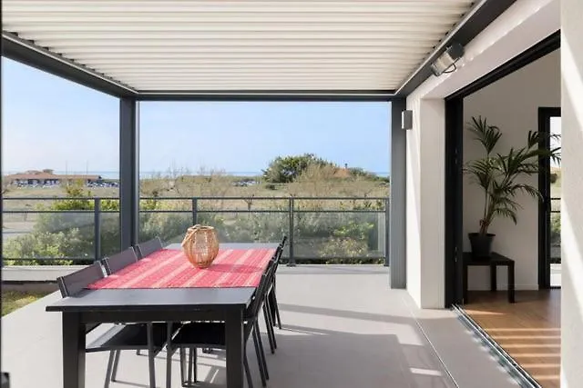 Villa Beautiful New Ocean Facing