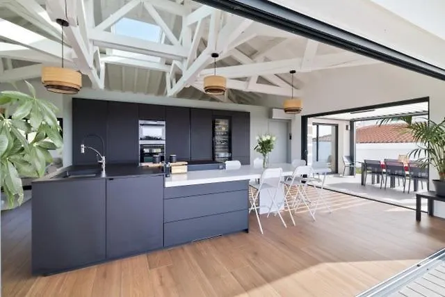 Beautiful New Ocean Facing Villa *