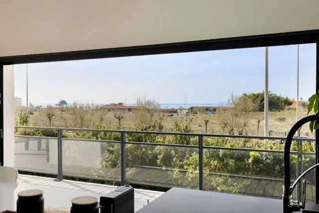 Beautiful New Ocean Facing *