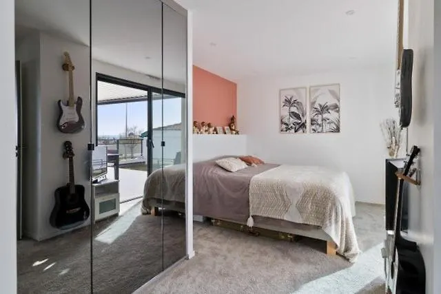 Beautiful New Ocean Facing Anglet