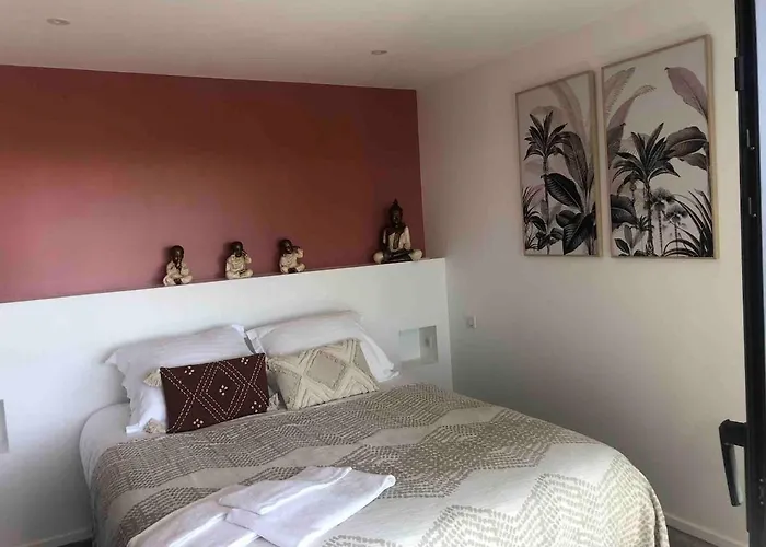 Beautiful New Ocean Facing *