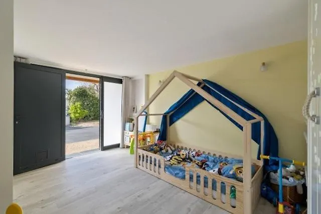 Beautiful New Ocean Facing Villa *