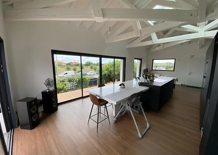 Beautiful New Ocean Facing Villa Anglet