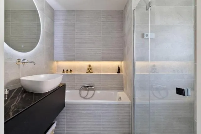 Beautiful New Ocean Facing *