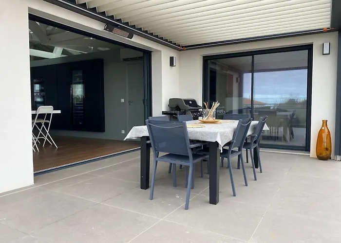 Beautiful New Ocean Facing Villa