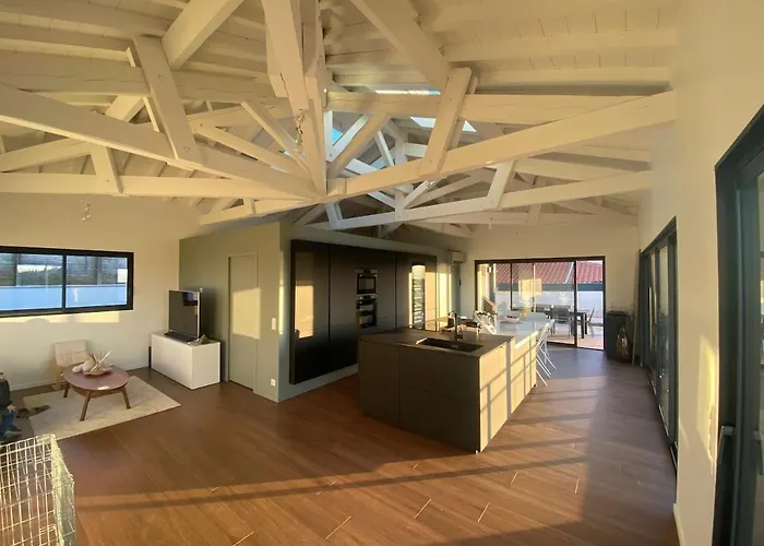 Beautiful New Ocean Facing Villa *